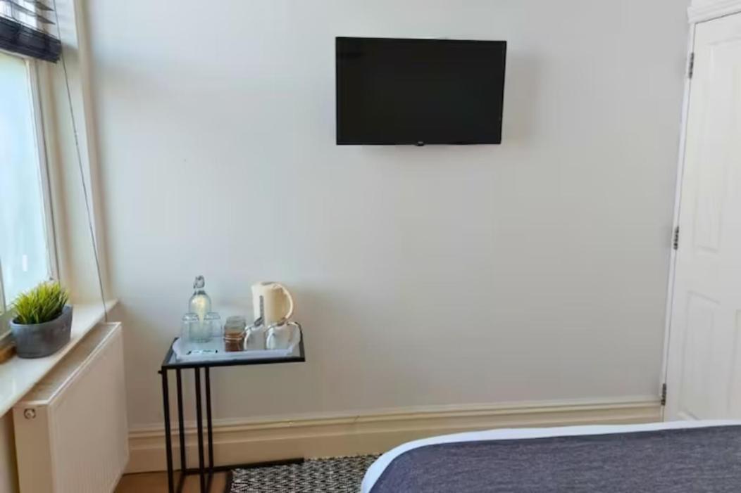 Stylish Double Room In City Centre - Shared Bathroom - Parking Preston  Exterior photo